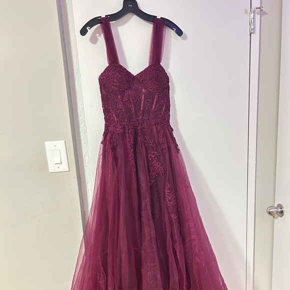 A prom dress - Picture 1 of 6